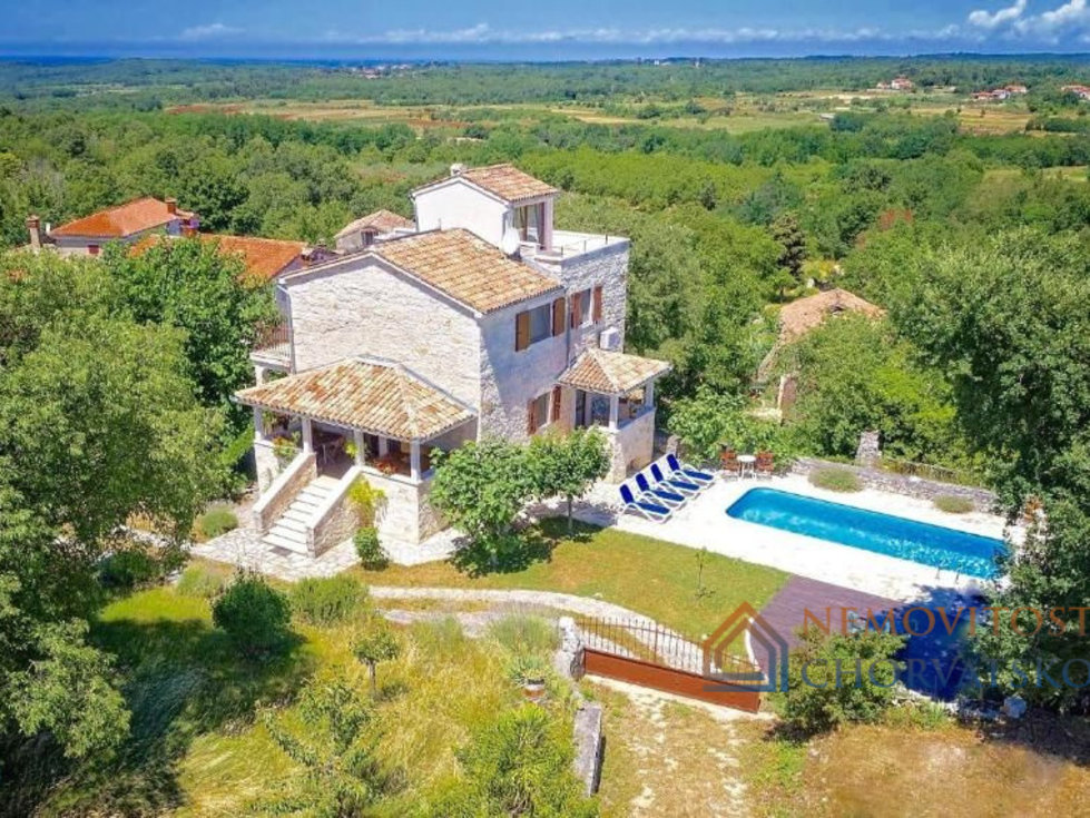 Prodej rodinného domu 317 m²