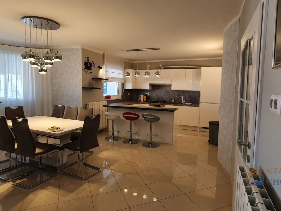 Prodej rodinného domu 326 m²