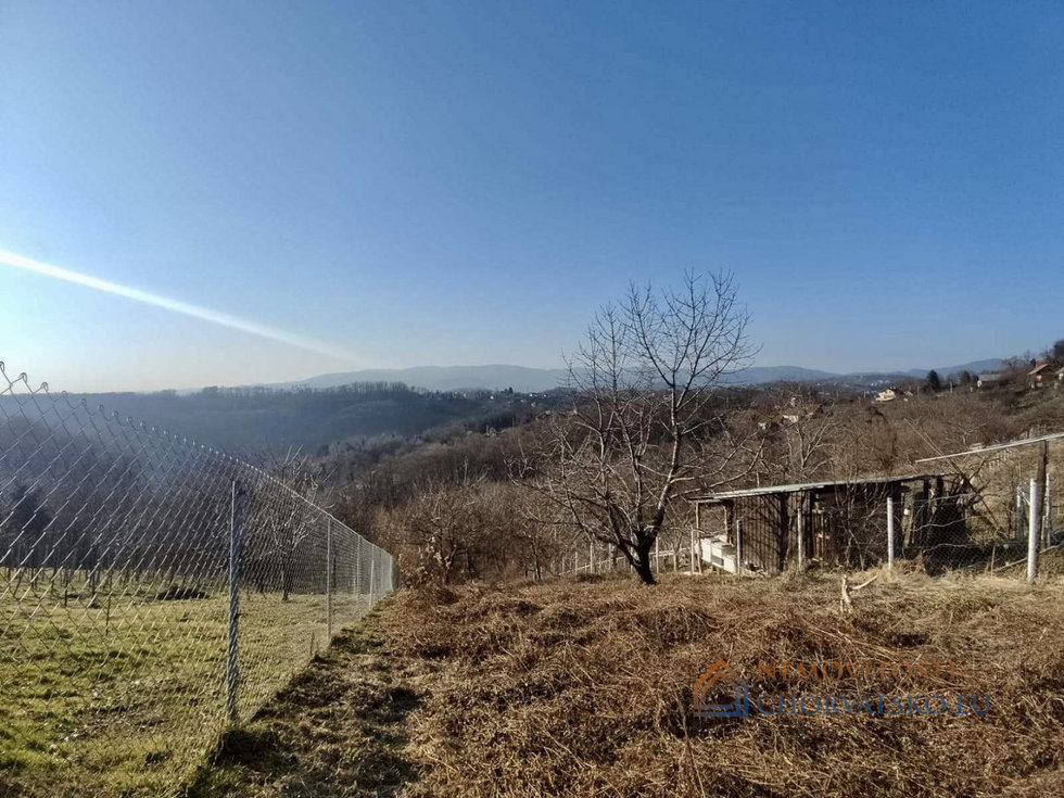 Prodej stavební parcely 1092 m²