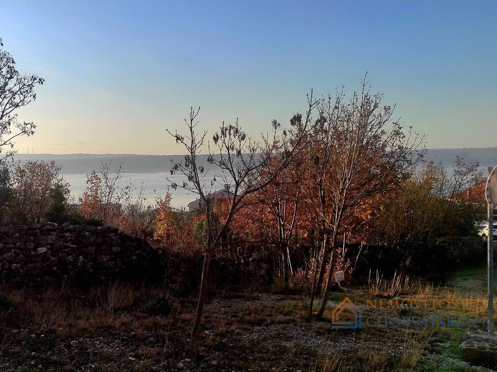Prodej stavební parcely 1932 m²