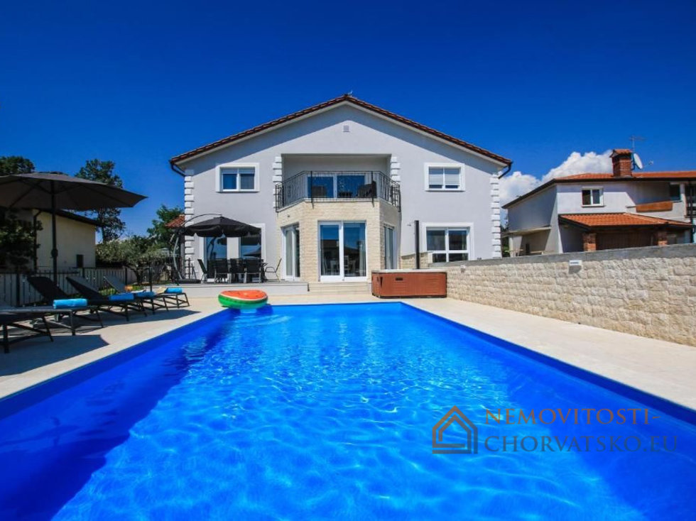 Prodej rodinného domu 450 m²