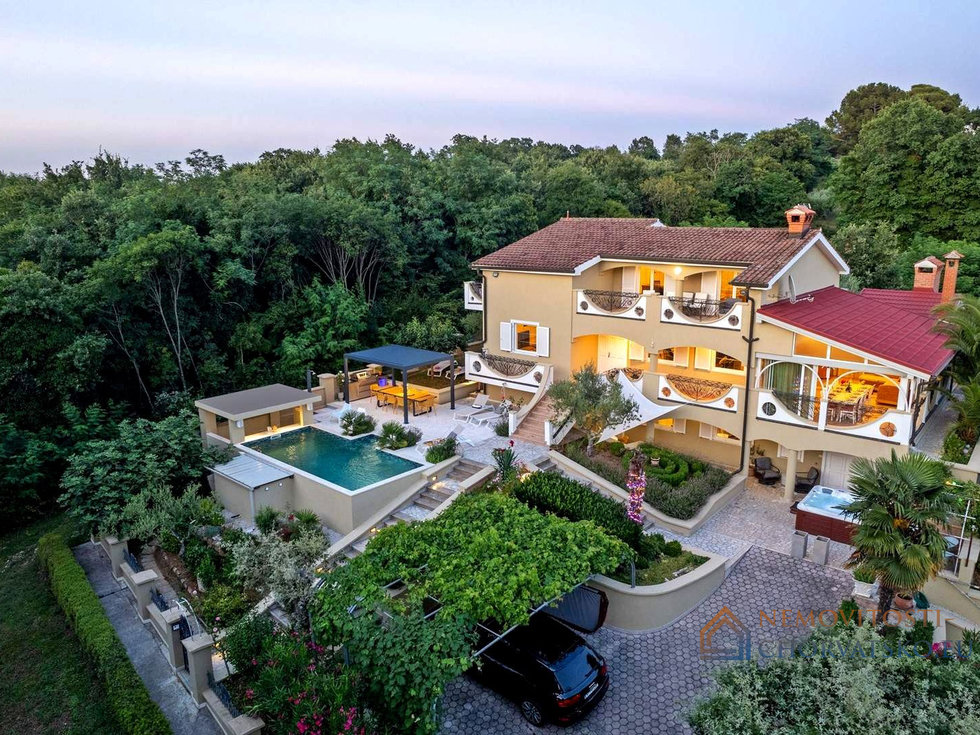 Prodej rodinného domu 395 m²