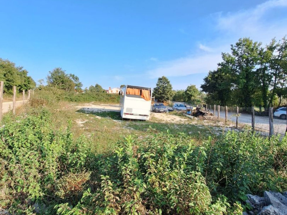 Prodej stavební parcely 1042 m²
