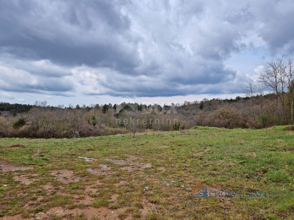 Prodej stavební parcely 3619 m²