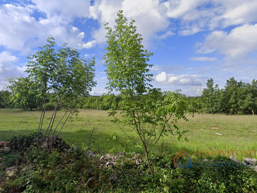 Prodej stavební parcely 1841 m²