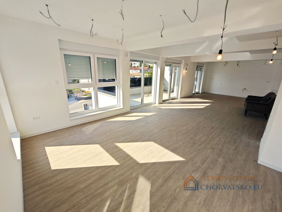 Prodej bytu 1+kk, garsoniery 202 m²