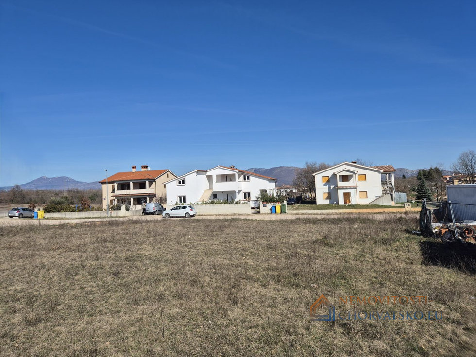 Prodej stavební parcely 1007 m²