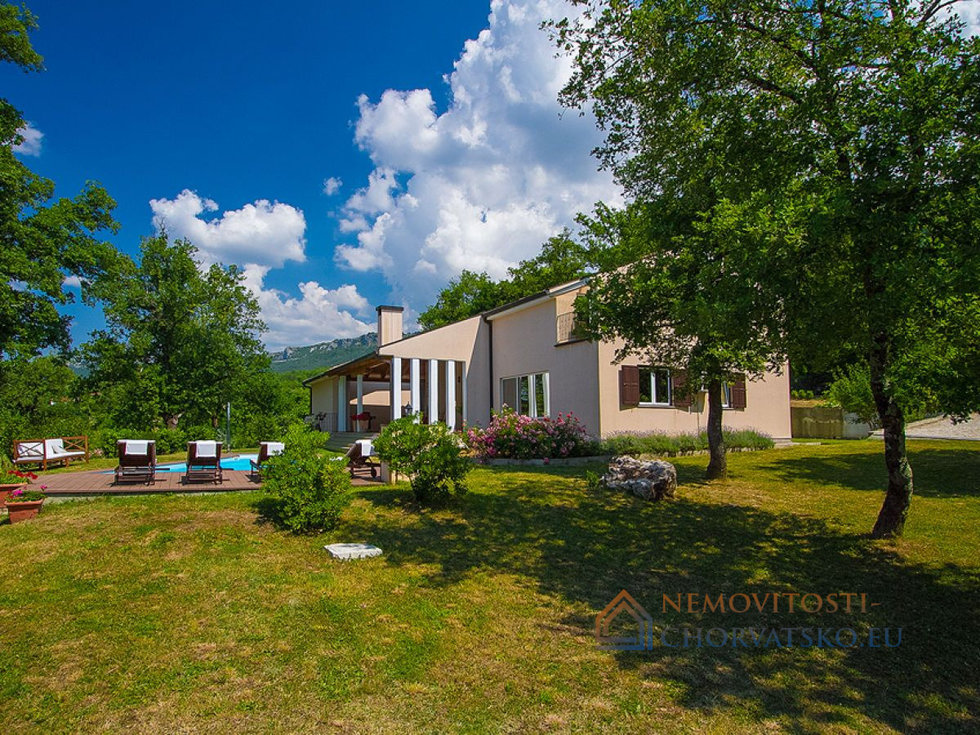 Prodej rodinného domu 285 m²