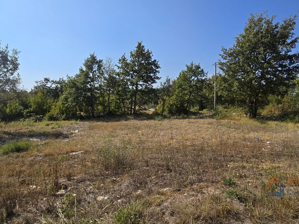 Prodej stavební parcely 2302 m²