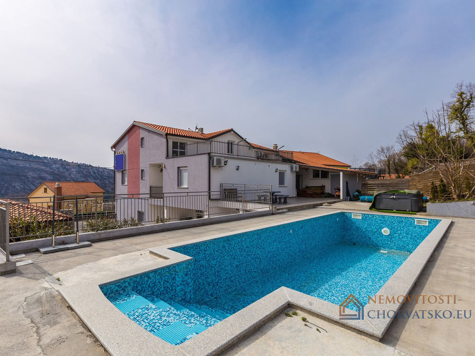 Prodej rodinného domu 417 m²