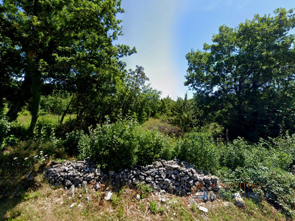Prodej stavební parcely 1093 m²