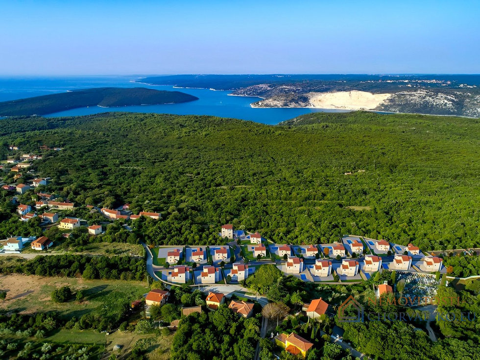 Prodej stavební parcely 671 m²