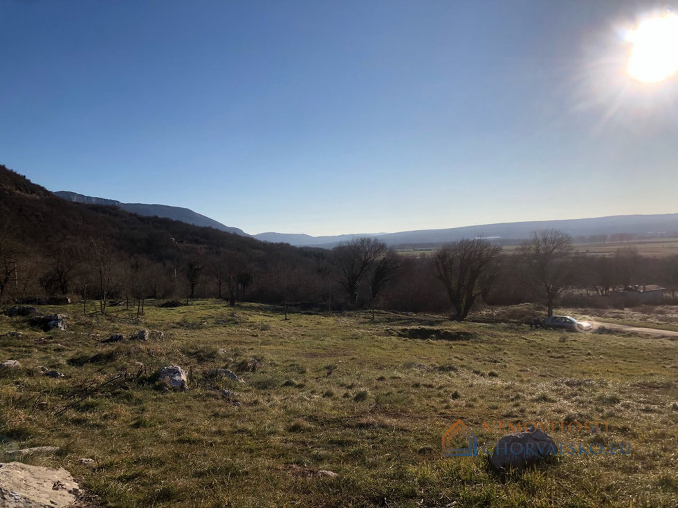 Prodej stavební parcely 1076 m²