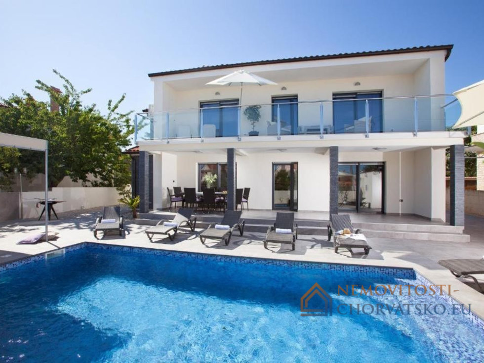 Prodej rodinného domu 220 m²
