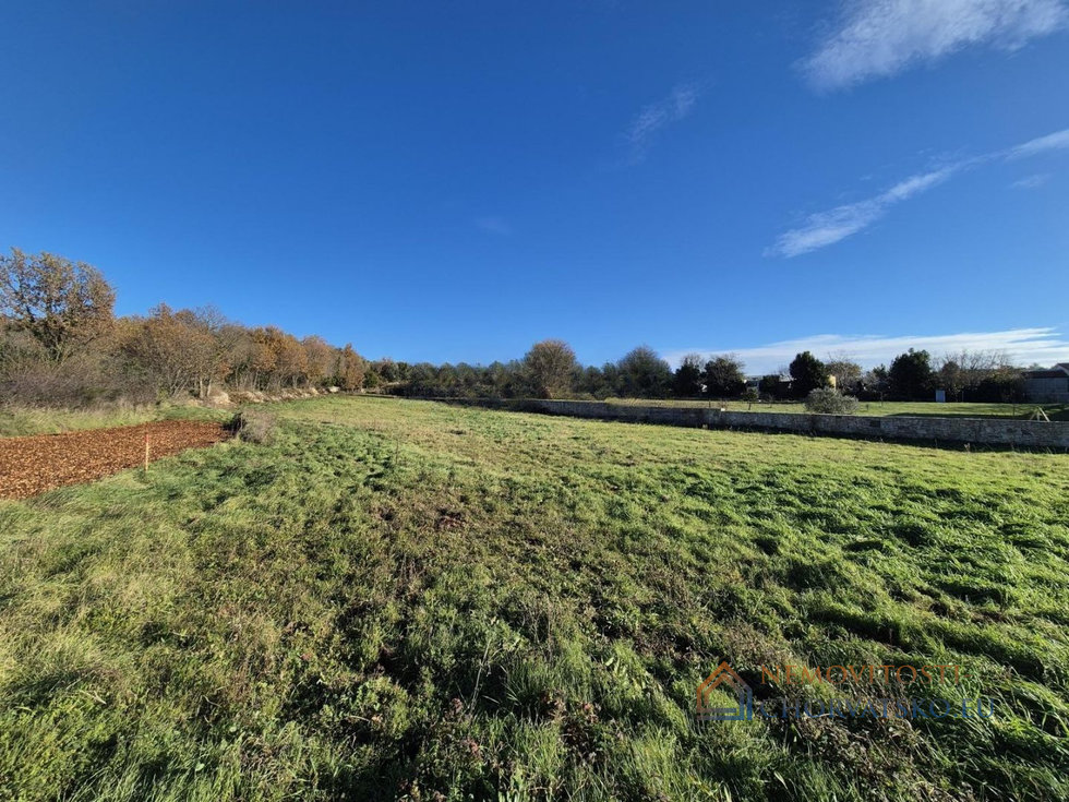 Prodej stavební parcely 2383 m²