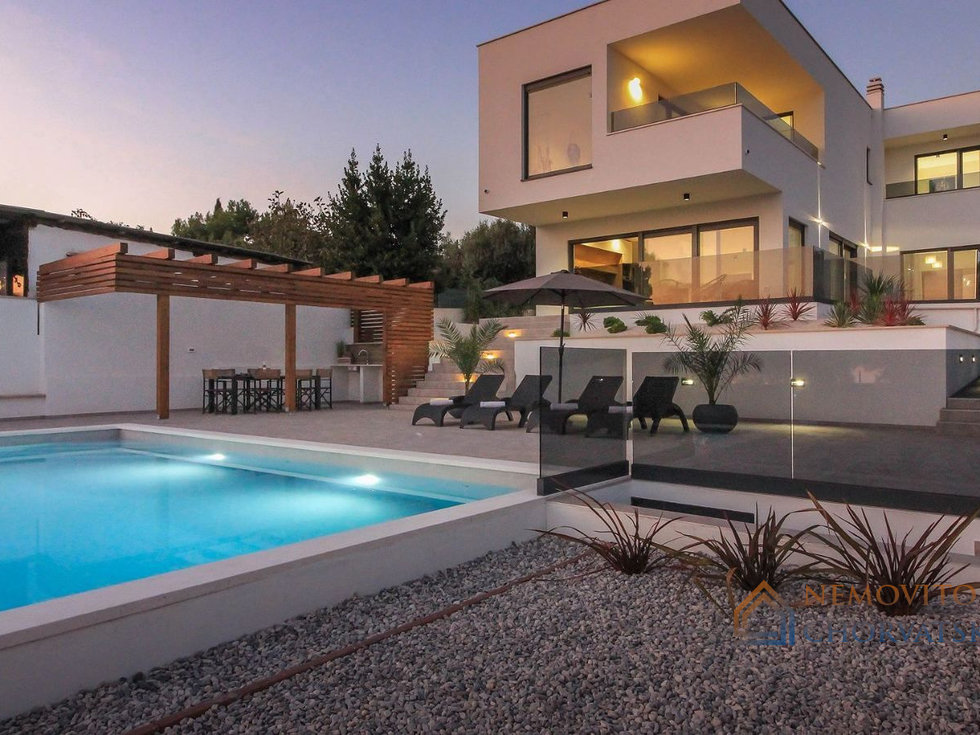 Prodej rodinného domu 195 m²