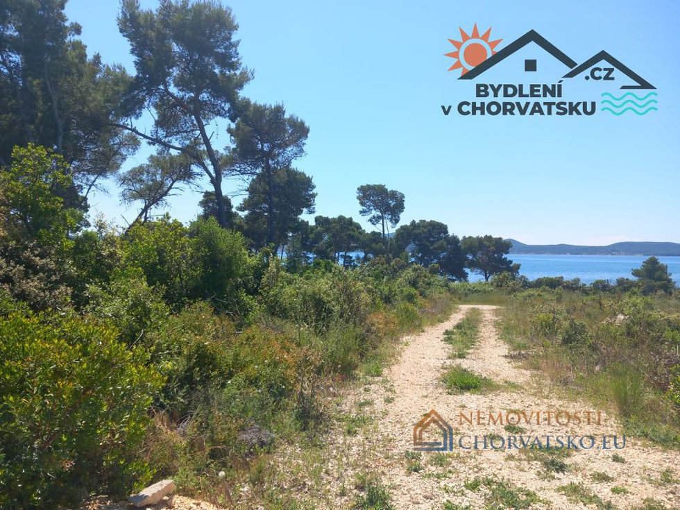 Prodej stavební parcely 1810 m²