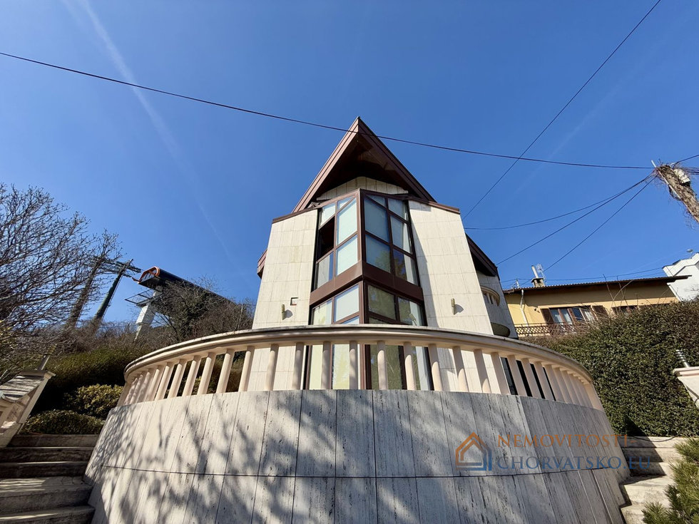 Prodej rodinného domu 334 m²
