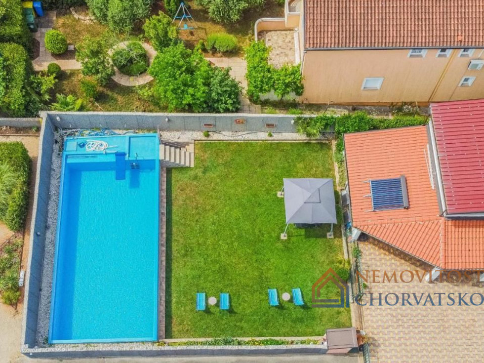 Prodej rodinného domu 468 m²