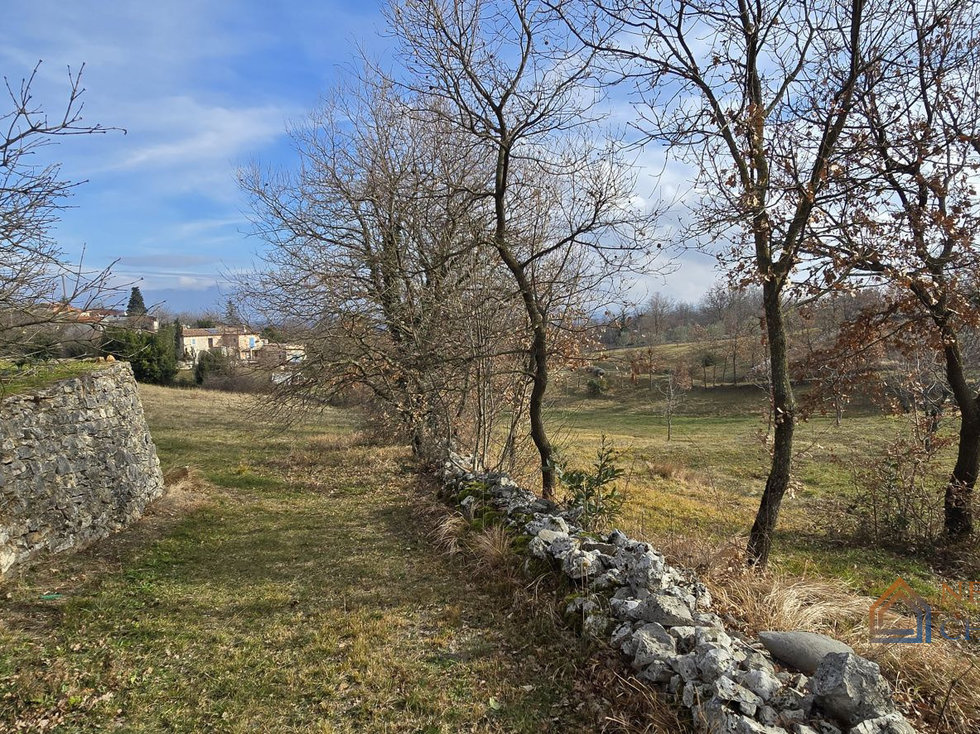 Prodej stavební parcely 3700 m²