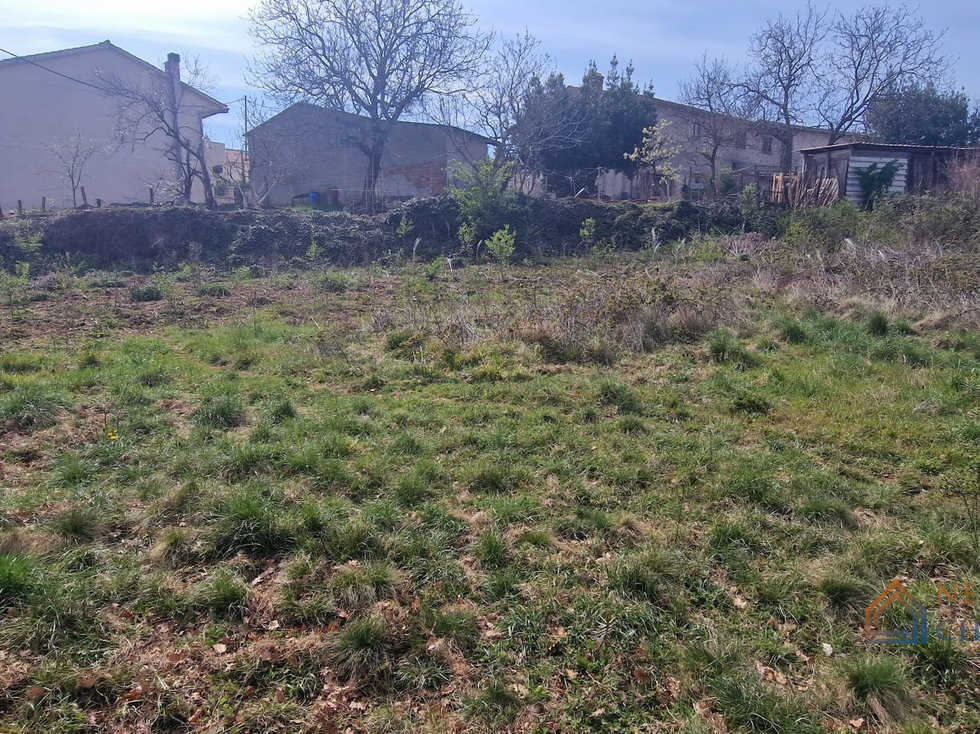 Prodej stavební parcely 2706 m²