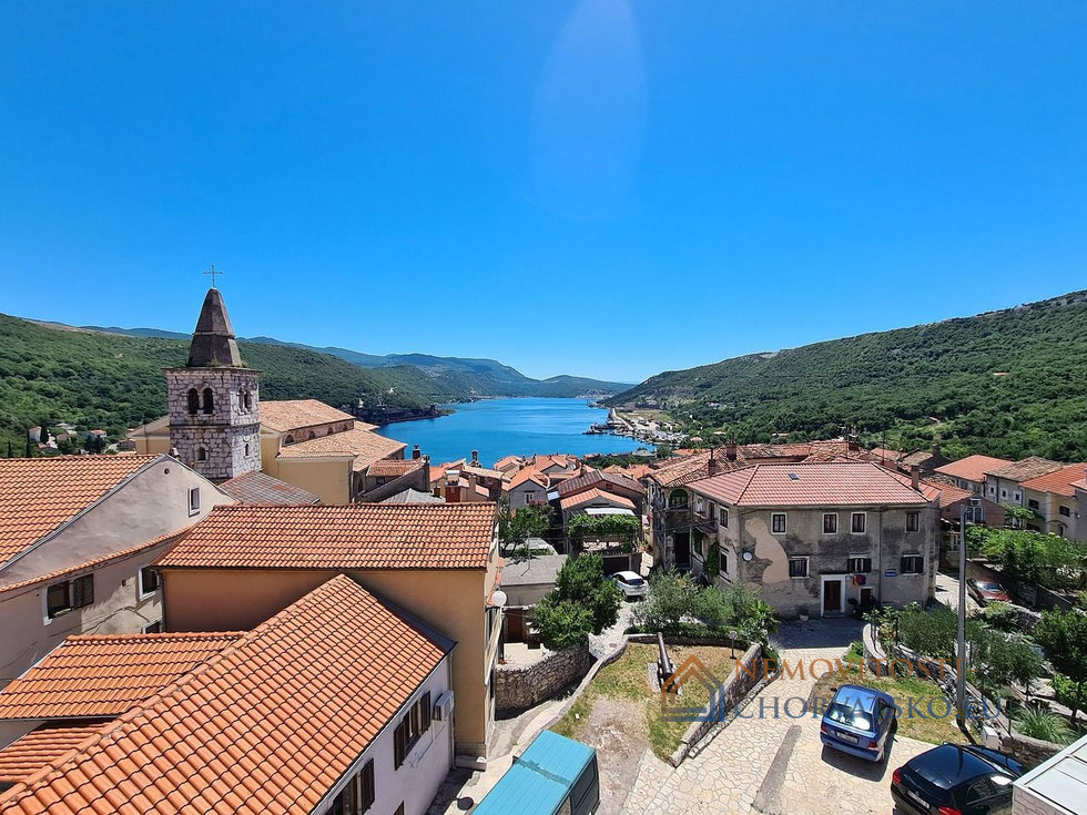 Prodej stavební parcely 1073 m²