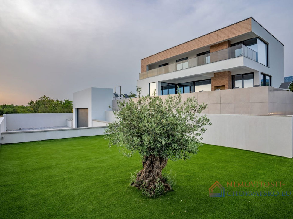 Prodej rodinného domu 396 m²