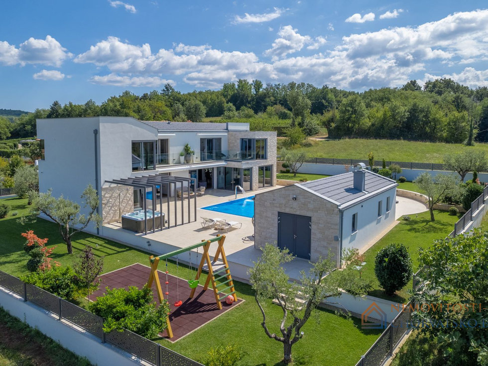 Prodej rodinného domu 447 m²