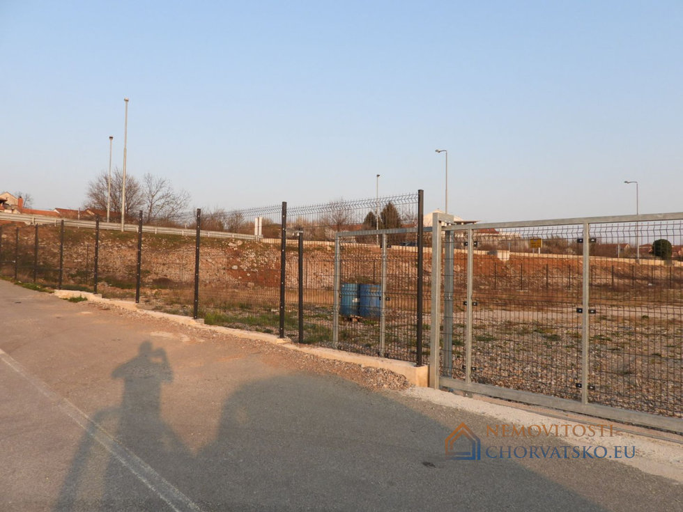 Pronájem stavební parcely 3350 m²