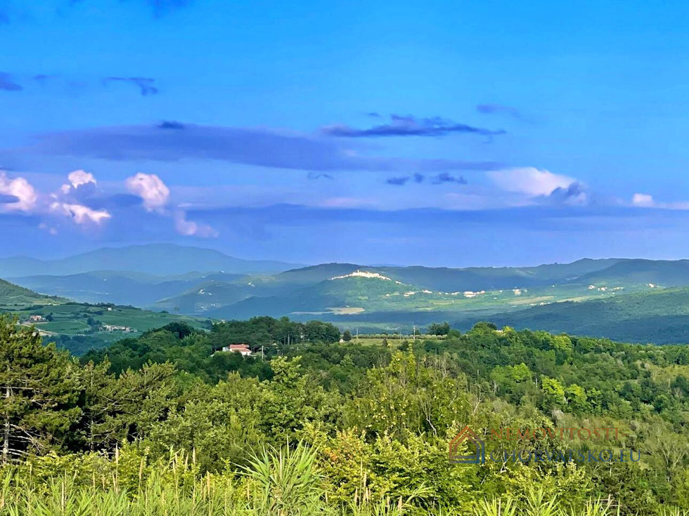 Prodej stavební parcely 5627 m²