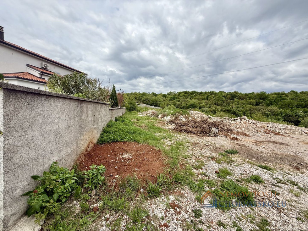 Prodej stavební parcely 1093 m²