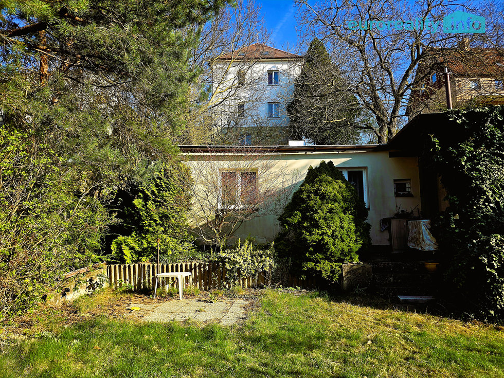 Prodej stavební parcely 713 m², Praha