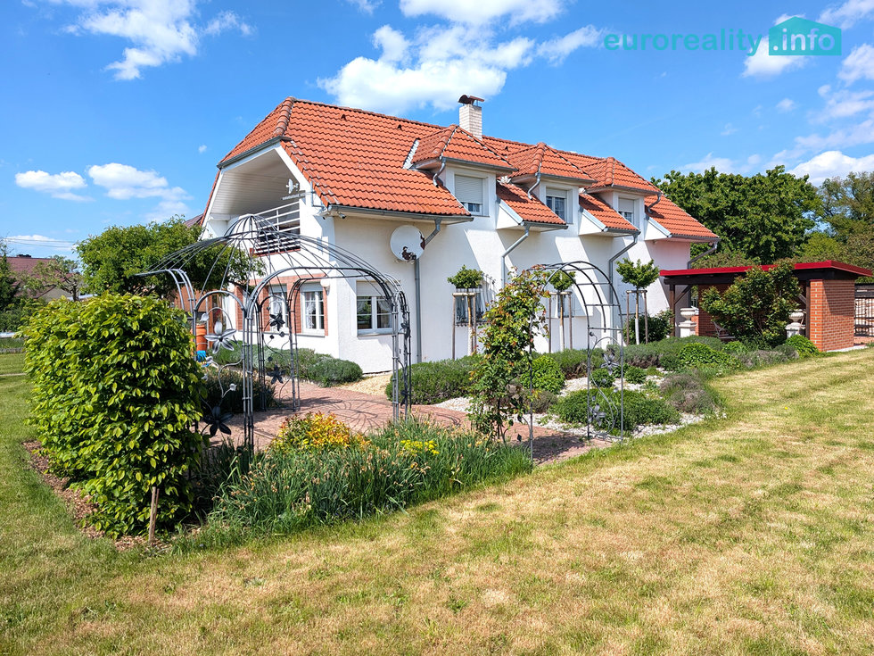 Prodej rodinného domu 160 m², Šťáhlavy