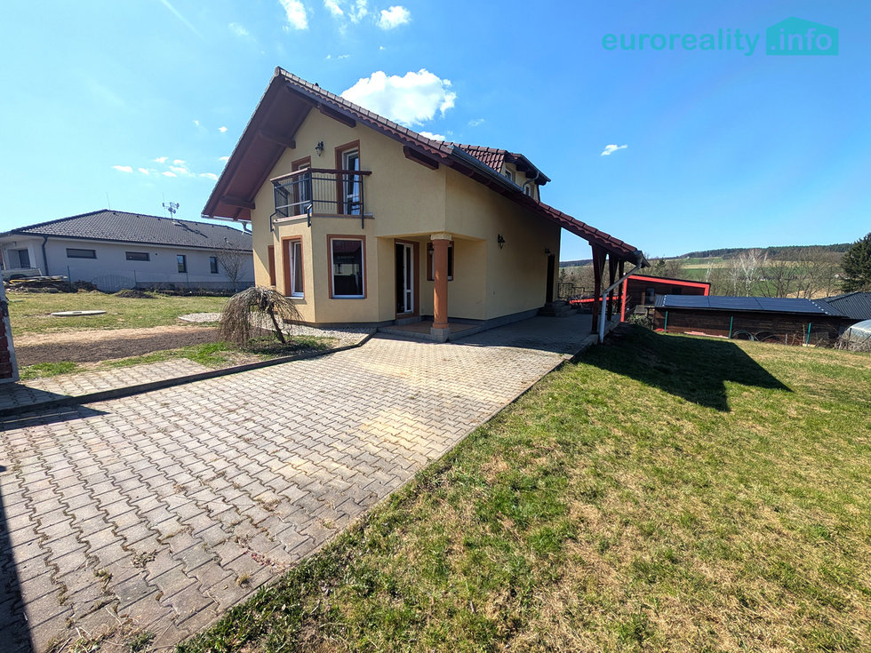 Prodej rodinného domu 185 m², Litohlavy