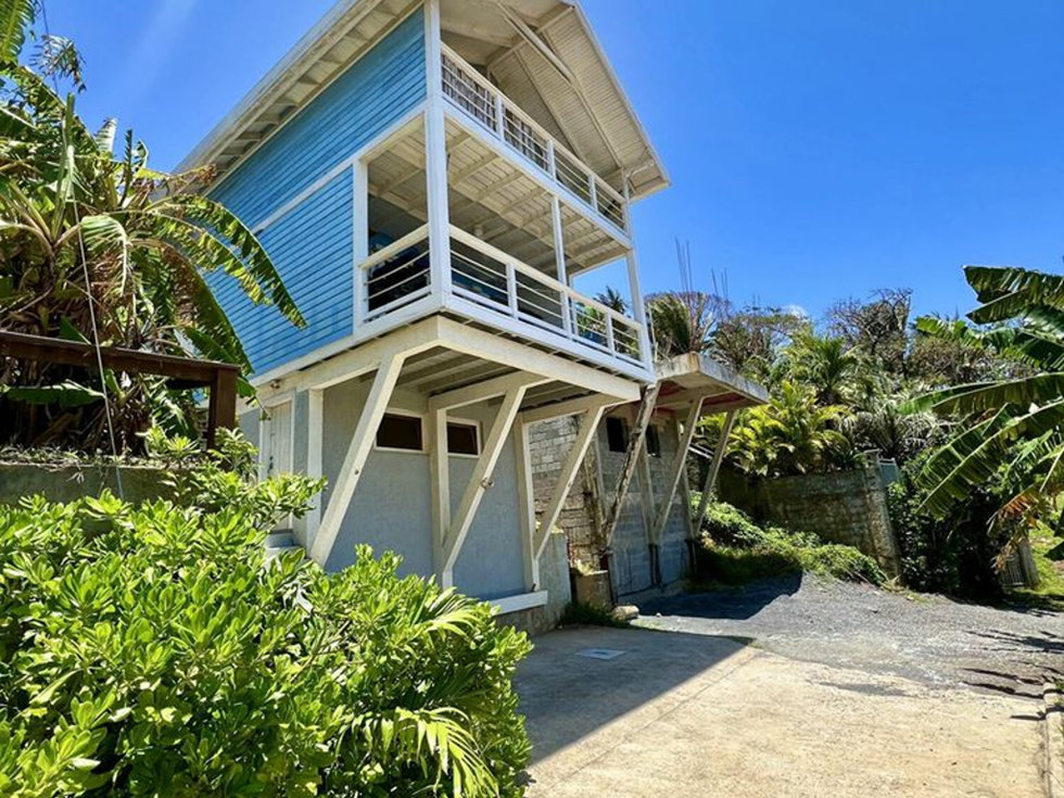 Blue House Czech Village, Roatan