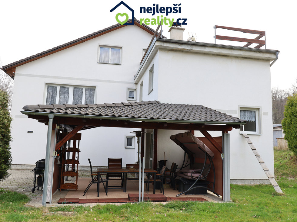 Prodej rodinného domu 450 m², Březová