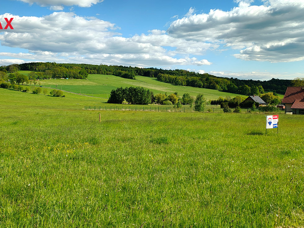 Prodej stavební parcely 1715 m², Dobrná