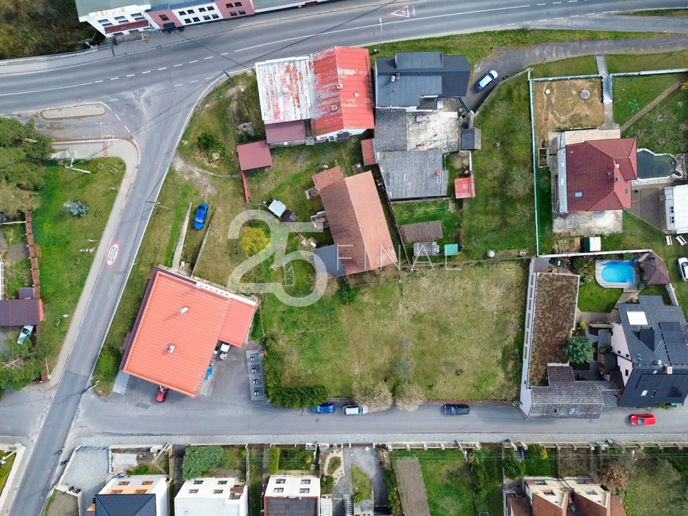 dron celý pozemek 2.jpg