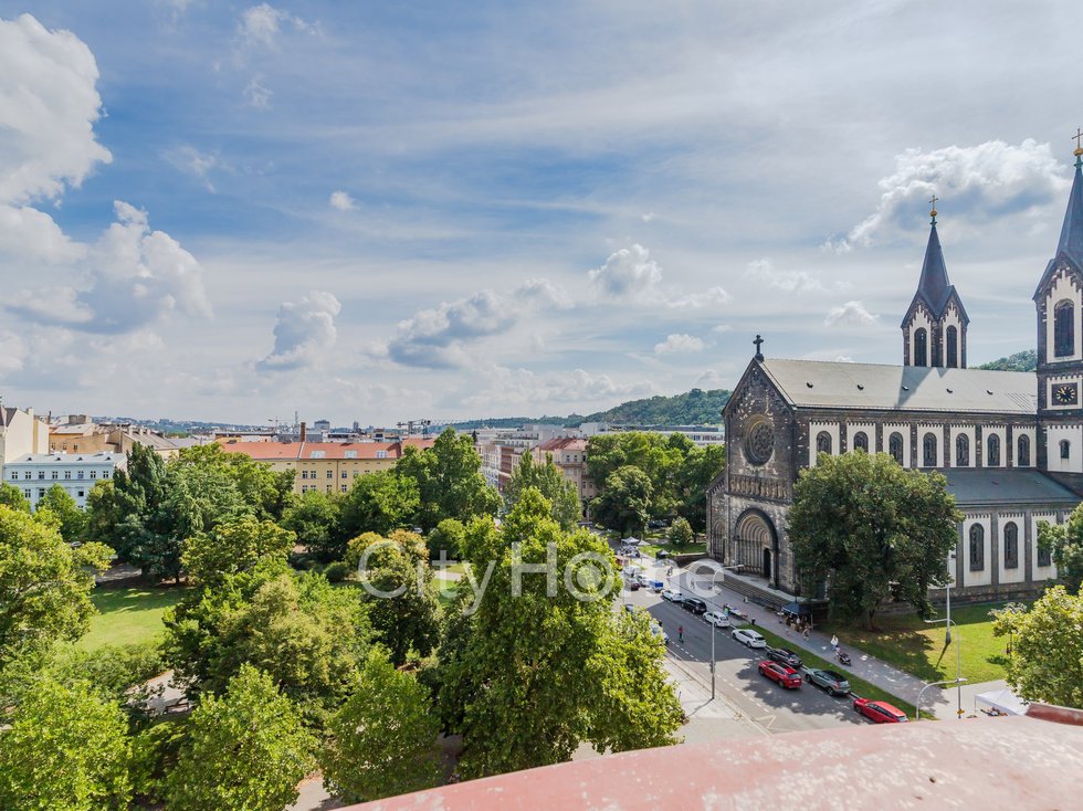 Prodej půdního prostoru 450 m², Praha