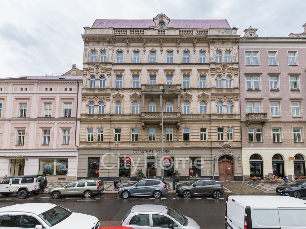 Prodej půdního prostoru 450 m², Praha