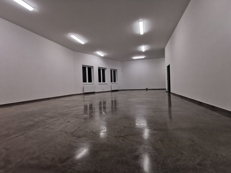 Pronájem skladu 130 m², Králův Dvůr