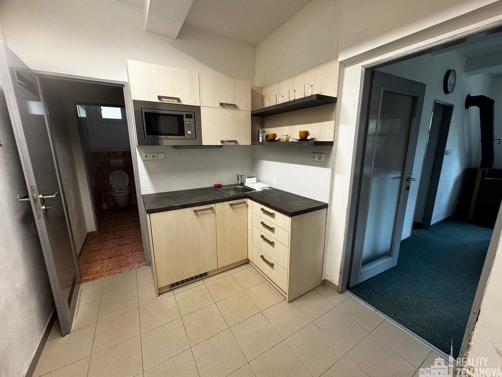 Pronájem kanceláře 73 m², Praha