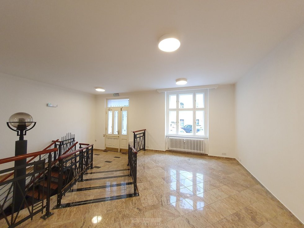 Pronájem obchodu 178 m², Praha