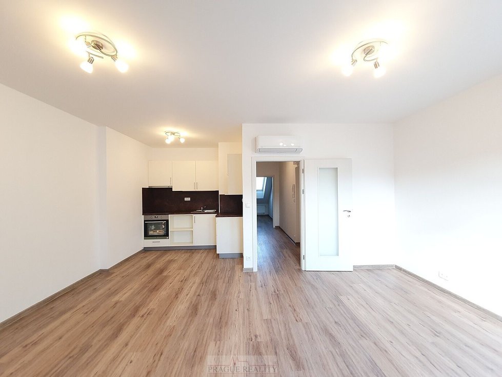 Pronájem bytu 2+kk 61 m², Praha