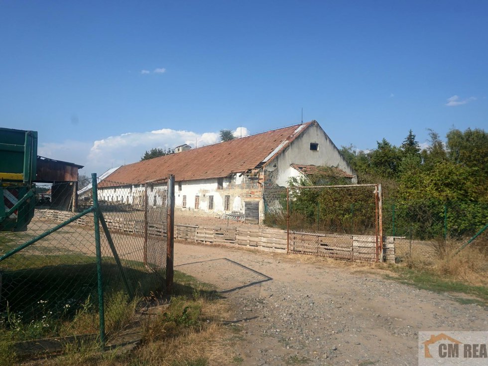 Prodej zemědělského objektu 1680 m², Uhřičice