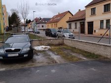 parkovací stání u domu