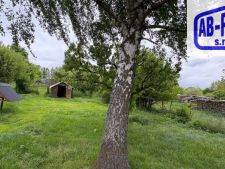 ZASTAVITELNÝ pozemek se zahradou na okraji Kunžaku