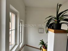 Pronájem  mezonetového bytu 3+kk s terasou a balkonem ve vile v Havlíčkově kolonii