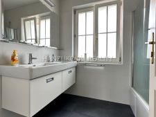 Pronájem  mezonetového bytu 3+kk s terasou a balkonem ve vile v Havlíčkově kolonii
