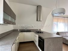 Pronájem  mezonetového bytu 3+kk s terasou a balkonem ve vile v Havlíčkově kolonii